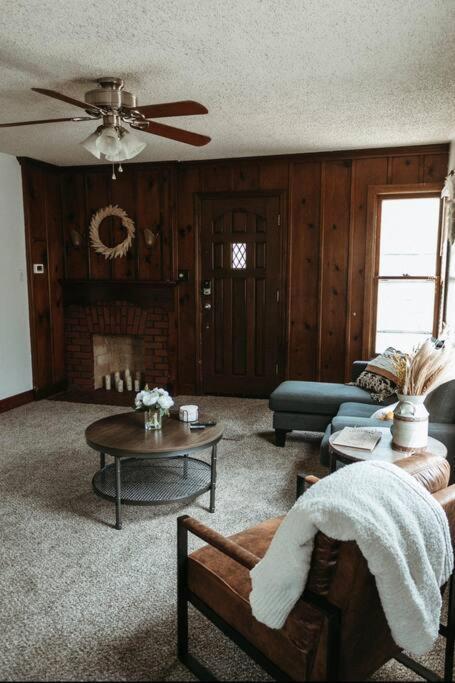 Bluebird Cottage, Walking Distance To Fairgrounds Hutchinson Esterno foto