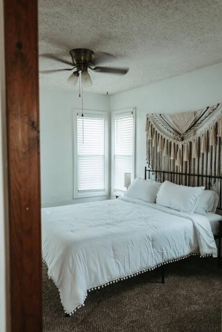 Bluebird Cottage, Walking Distance To Fairgrounds Hutchinson Esterno foto