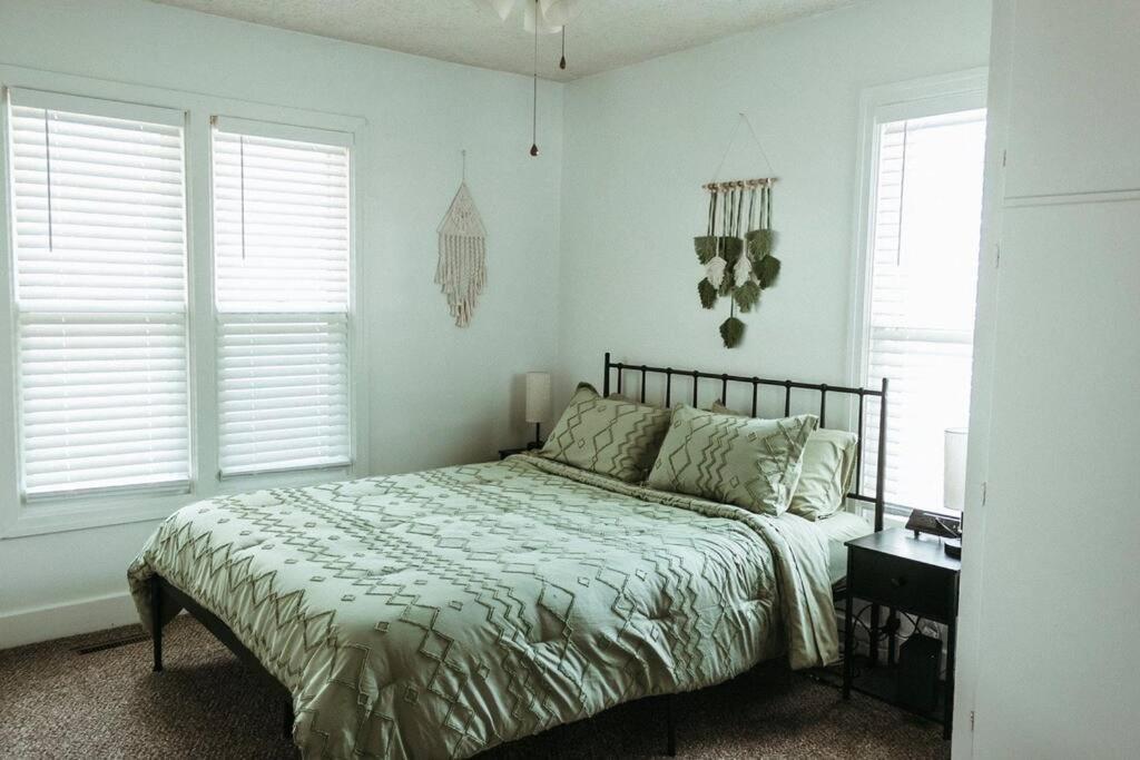 Bluebird Cottage, Walking Distance To Fairgrounds Hutchinson Esterno foto